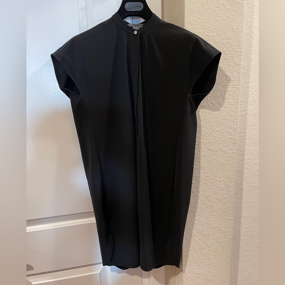 Vince Black Sheath Midi Dress w/ hidden buttons in the front. 2 side pockets XS